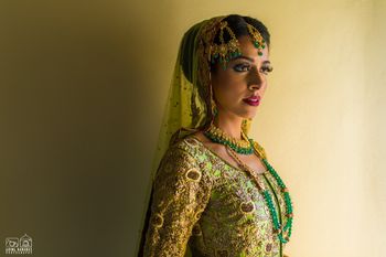 Offbeat bride in green lehenga and jewellery 