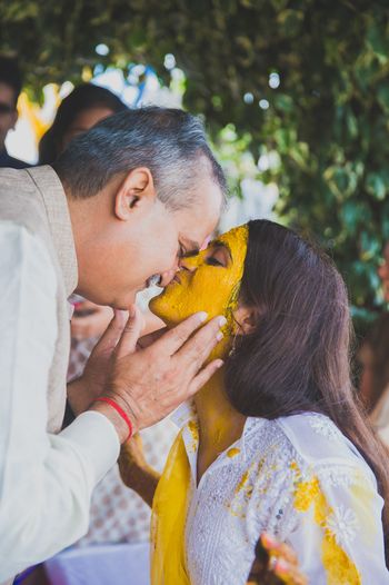 Cute bridal photo with father
