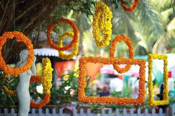 A fun photobooth created with suspended genda phool frames