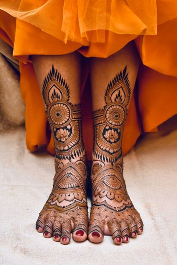 A beautiful bridal feet mehndi design