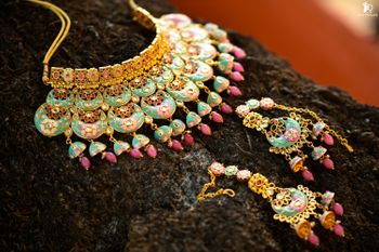 Colorful bridal jewellery options