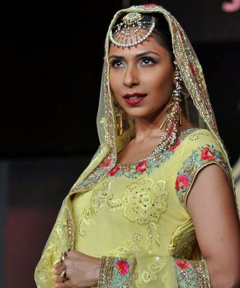 White pearl modern maangtikka for mehendi