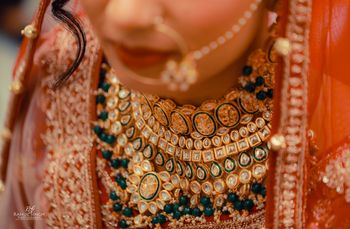 Close up shop of a statement bridal necklace