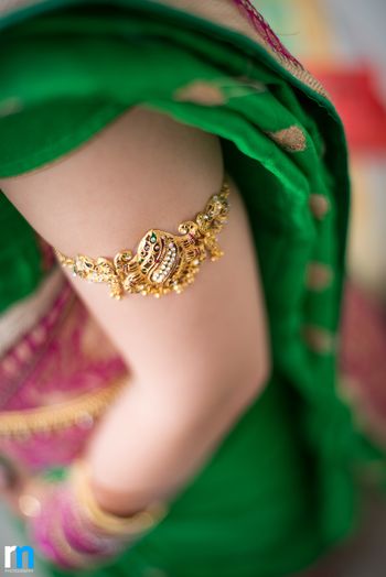 Gold armlet or bazubandh