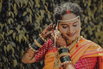 Beautiful Marathi in traditional jewellery & soft subtle makeup 