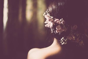 Fairytale braid from behind with flowers