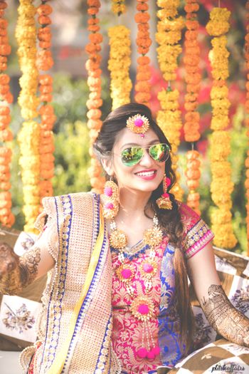 Bride on mehendi wearing gota jewellery and reflectors