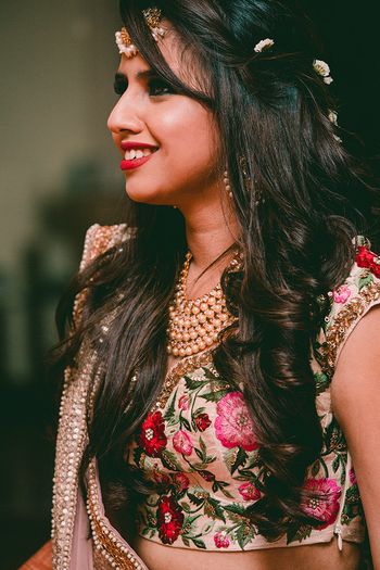 Photo of Long wavy open hairstyle for mehendi
