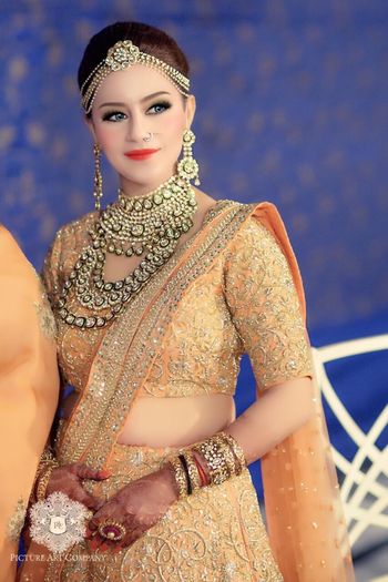 Peach makeup with bright lipstick