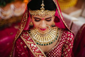 Photo of Contrasting jewellery with green beads bib necklace