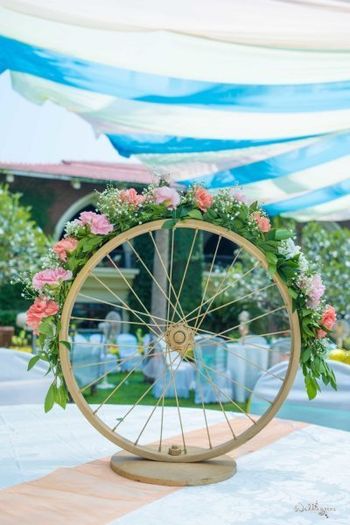 Unique floral wheel as table centerpieces