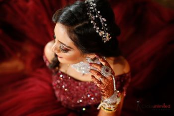 Cocktail jewellery with diamonds and hair ornaments 