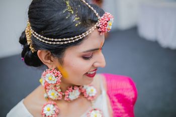 Pink and white floral jewellery for south indian bride 