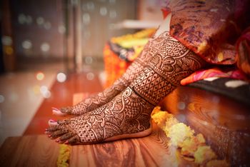 A breathtaking feet mehndi design. 