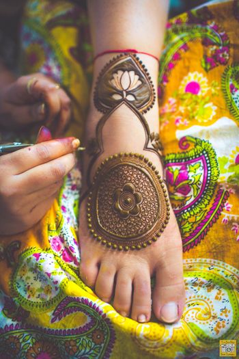 Photo of Bridal Feet Mehendi Lotus Design