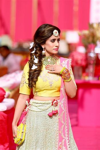 Photo of mehendi bridal look with flowers in the side braid