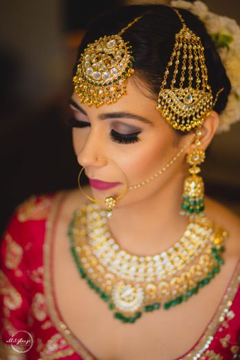 Photo of bride wearing maangtikka and jhoomar