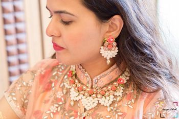 Mehendi jewellery in coral and gold