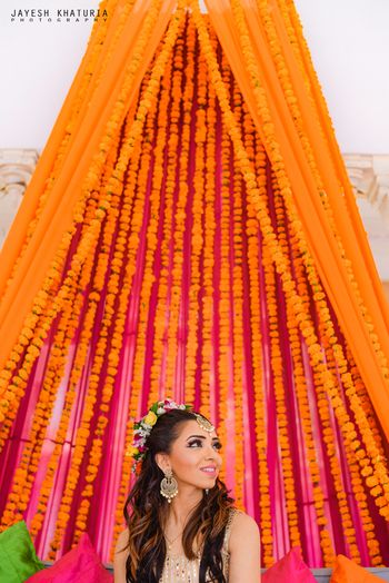 mehendi bridal look on genda phool seat