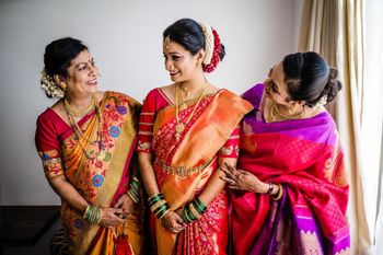 Photo of marathi bridal portrait with her mom and sister