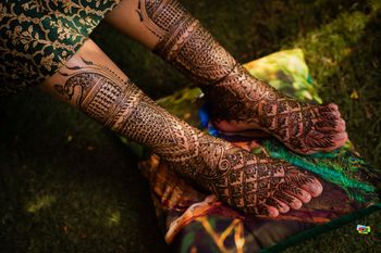 Bridal feet mehendi design.