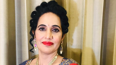 Bride's  Mom Gold Makeup 