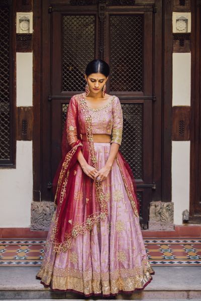 Photo of Light pink lehenga with red dupatta for sister of the bride