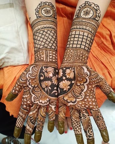 Deepa Mehendi Artist - Price & Reviews | Bridal Mehendi in Lucknow