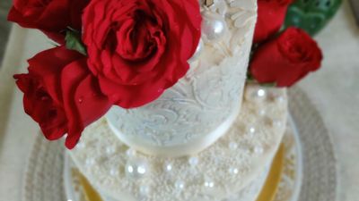 Vintage white wedding cake