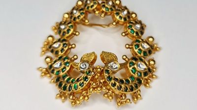 Gold Jadau/ Thappa Jewellery