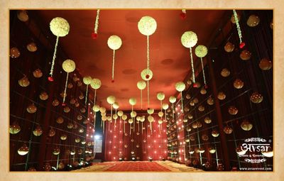 Traditional wedding decor