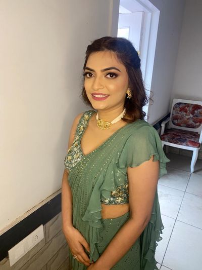 Akshita's attire