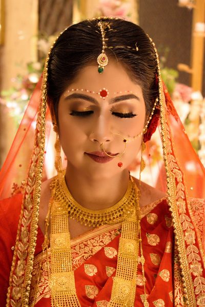 Modern Bengali Bride with little traditional fusion