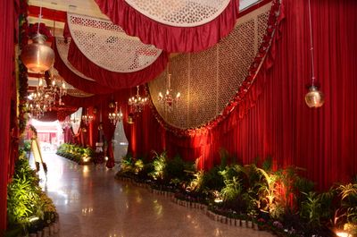 A Majestic Red Theme Decoration