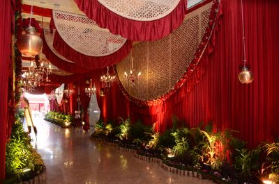 A Majestic Red Theme Decoration