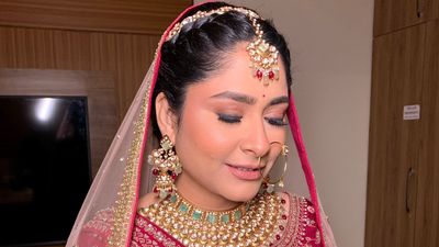 Manasi in beautiful pink lehenga for her wedding 