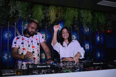 shared stage with different artist