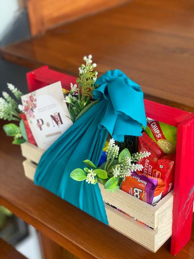 wedding room hamper 