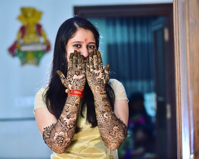 mehndi click bride mayuri