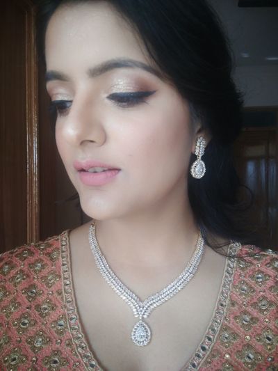 Makeup for bride's sister