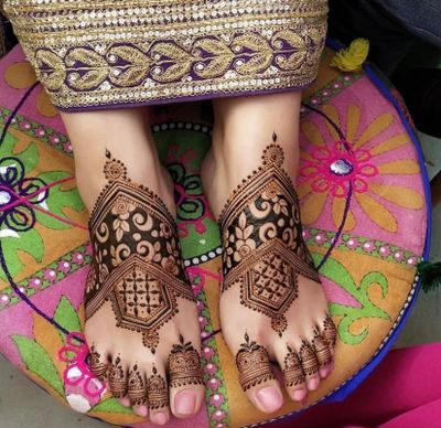 bridal mehandi legs design 