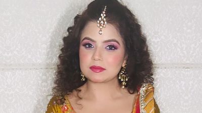 Beautiful Vaishali on her mehndi