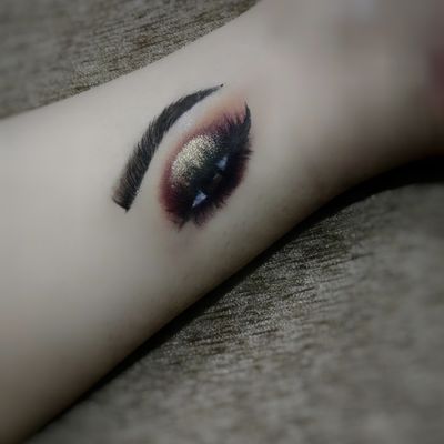 Eye make-up