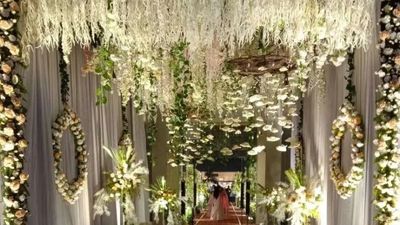 Welcome passage decor