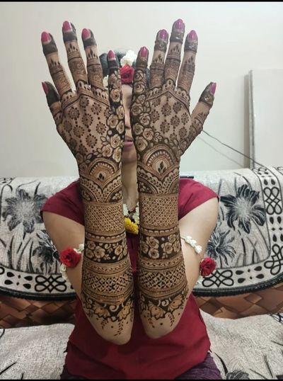 bridal back hand mehndi design