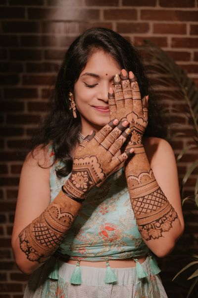 Shrishti Mehandi