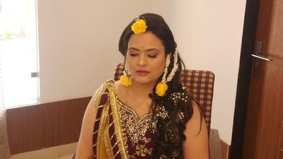 Dr. Stuti Haldi look