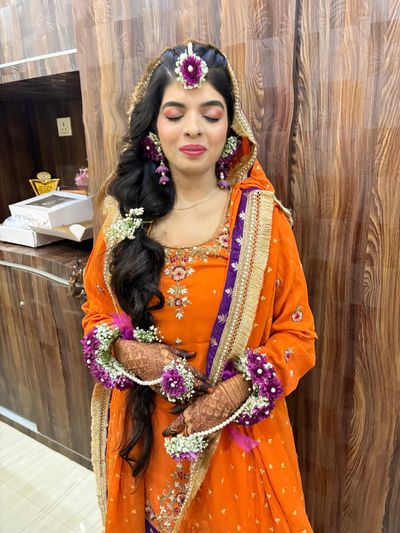 haldi look https://www.instagram.com/sandhyasingh370?igsh=MWd2azA5aWU1d2Yydw%3D%3D&utm_source=qr