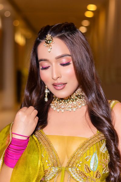 Pop of color for Mehendi bride