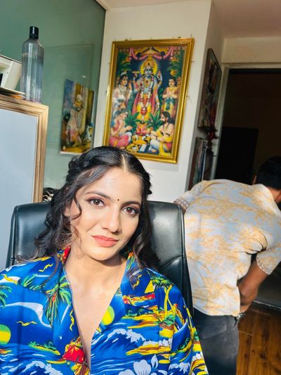 Soft Glam Look on Engagement Bride